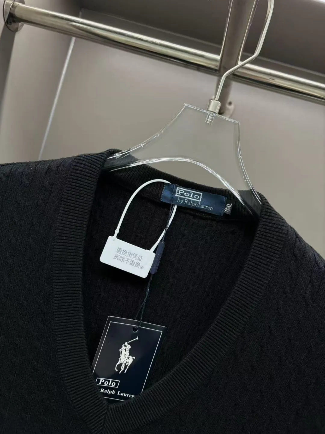 P260 POLO Ralph Lauren's new embroidered wool vest. Original fabric. Official same style. Weaved with customized natural medium-thick imported wool gauze, feels very comfortable and smooth. Very wide and stylish. Produced by a first-line brand factory. Woven by imported machines. It is very soft and skin-friendly to wear. It will not deform after long-term wear. The latest style for autumn and winter. Fashionable and personalized. Super versatile and good-looking. Very suitable for both men and women. A must-have for everyone. Color: black, sapphire blue, gray, maroon. Size: M-4XL